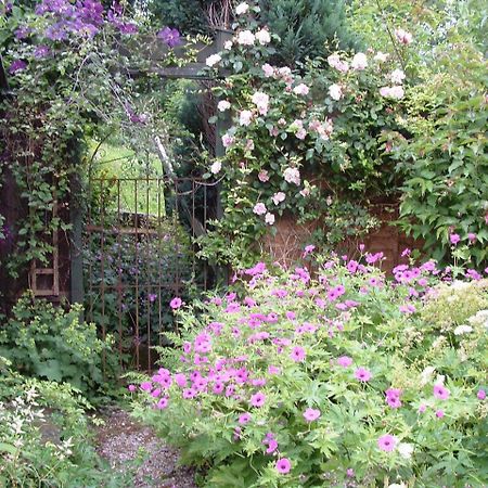 Holly Cottages Боунес он Уиндърмиър Екстериор снимка